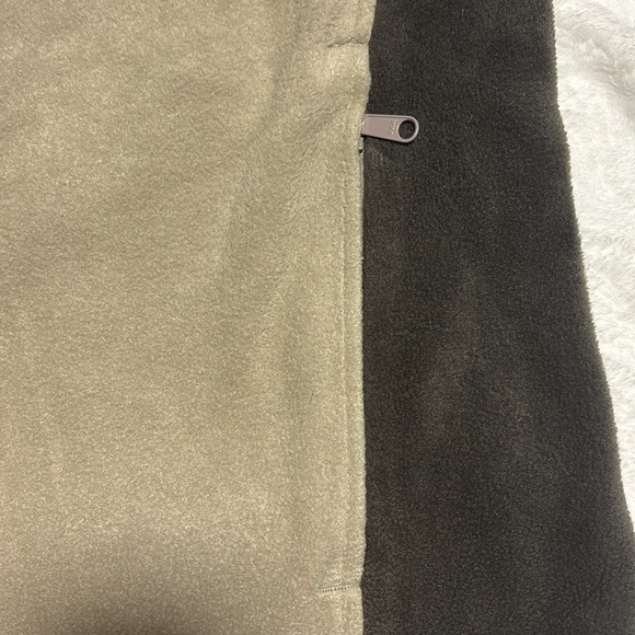 XXL Mens Columbia fleece vest. Sage green and army green zip front - Picture 5 of 8